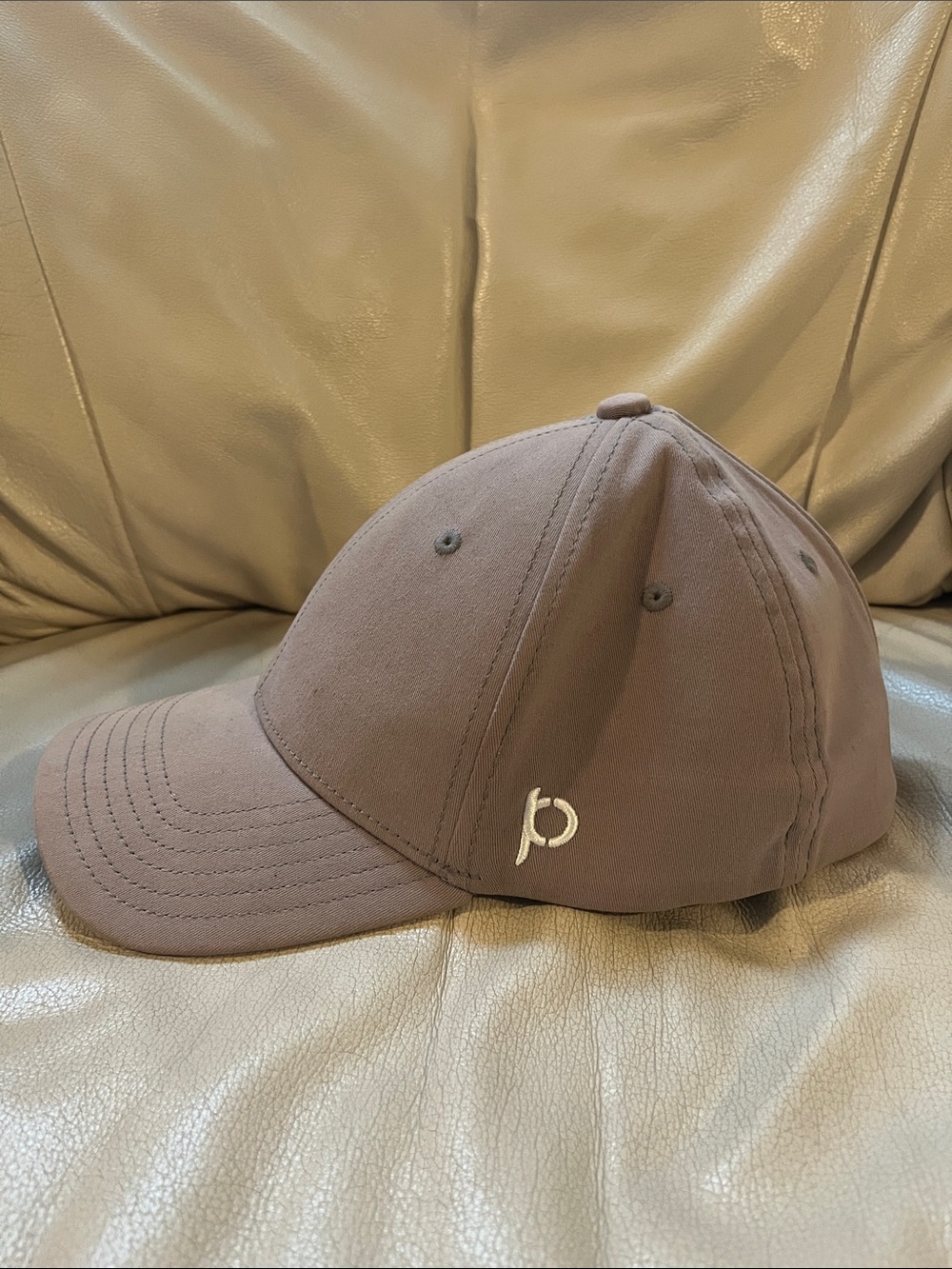 Ponyback Women's Grey Baseball Cap with magnetic opening in the back